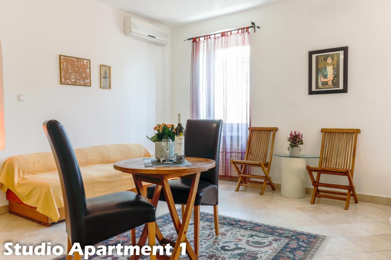 Art Apartments Vrsar Eksteriør bilde