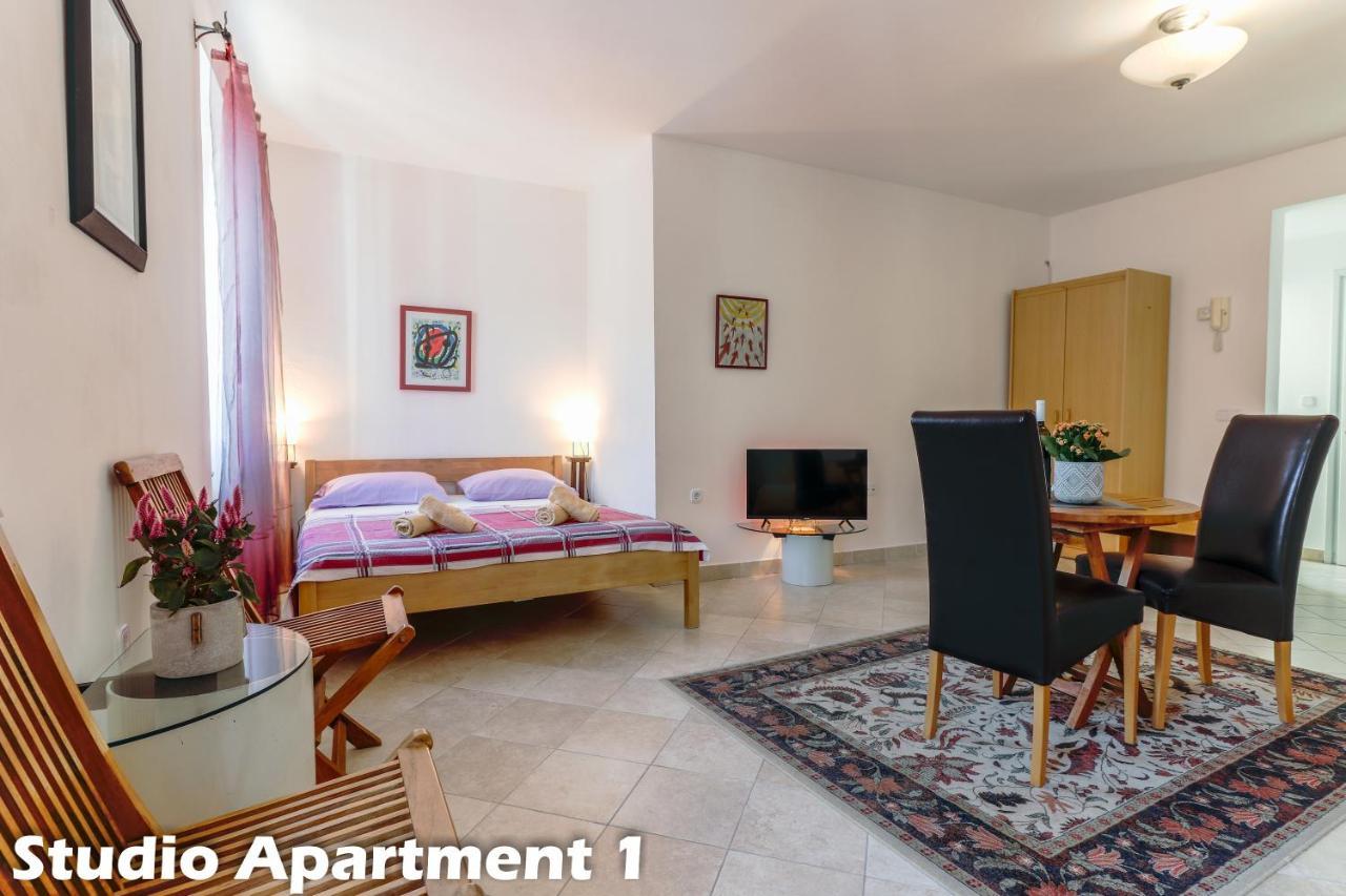 Art Apartments Vrsar Eksteriør bilde